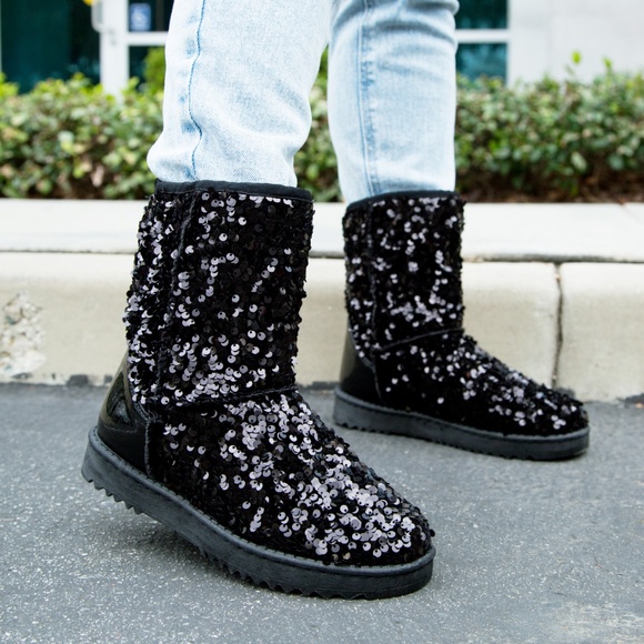 NEW🔥 Black Classic Sequin Short Flat Ankle Boots Booties Faux Fur Lined Pull-On - Picture 2 of 6